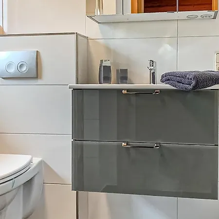 4 Bedroom Cozy In * Nimsreuland