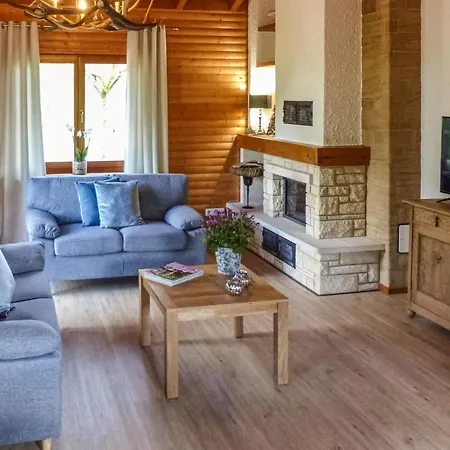 בית נופש 4 Bedroom Cozy In *