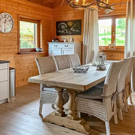 בית נופש 4 Bedroom Cozy In *
